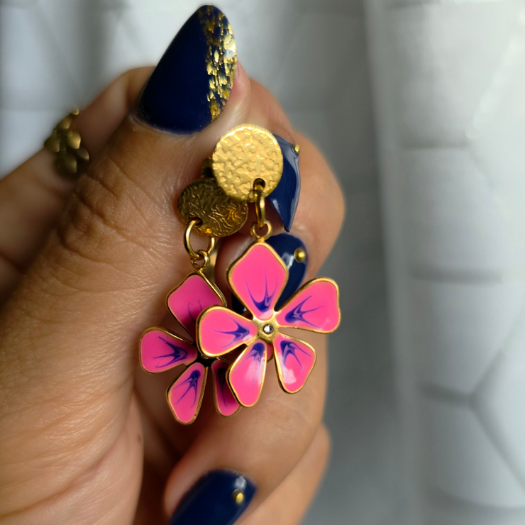 Boucles d’oreilles Fleur Rose en acier inoxydable, bijou délicat et romantique signé Therapietra.