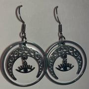 Boucles d’oreilles Neptunia, bijou mystique et élégant évoquant la mer et la sensibilité intérieure.