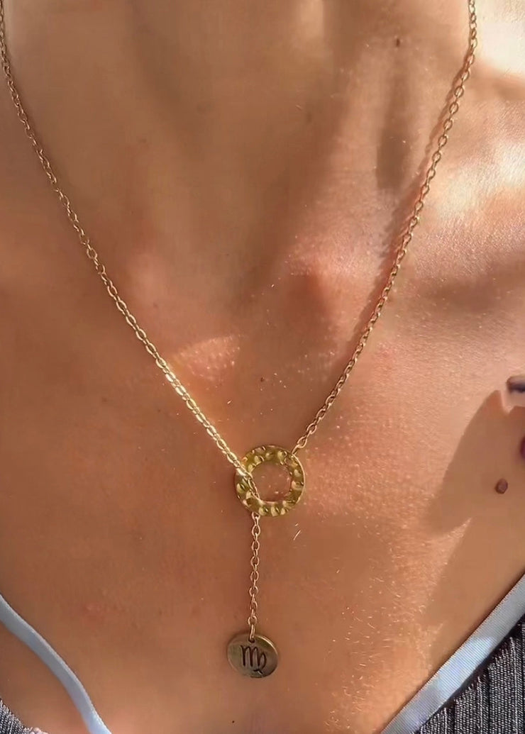 Collier Astro Andromeda en acier inoxydable pour la Vierge, bijou délicat et équilibré représentant la pureté, l’ordre et la sagesse intérieure.