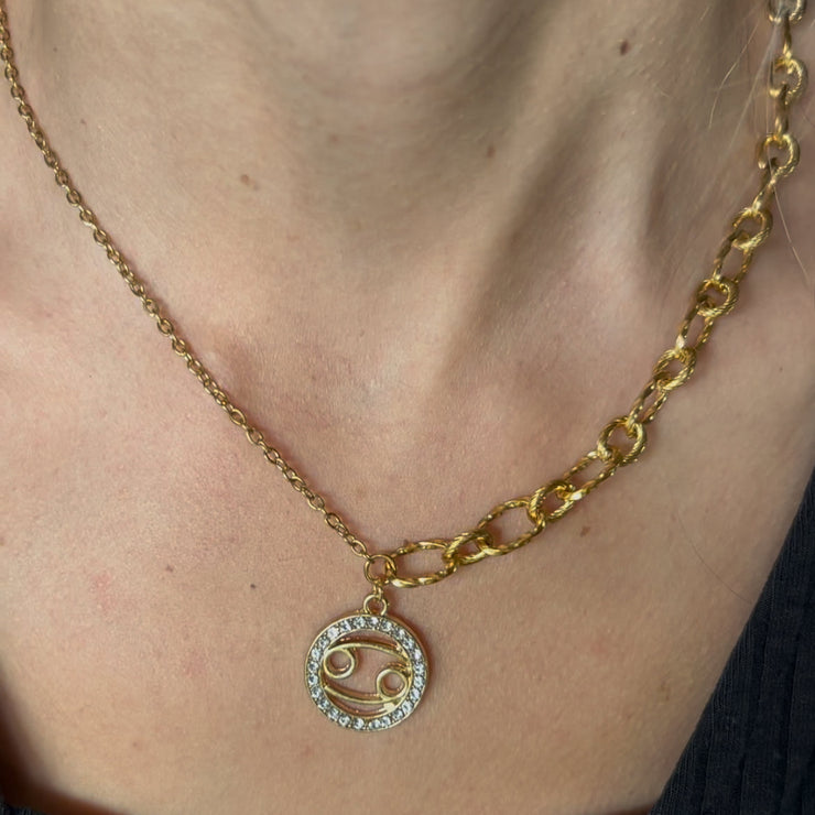Collier Astro Callista en acier inoxydable pour le Cancer, bijou protecteur et tendre symbolisant la sensibilité et l’intuition.