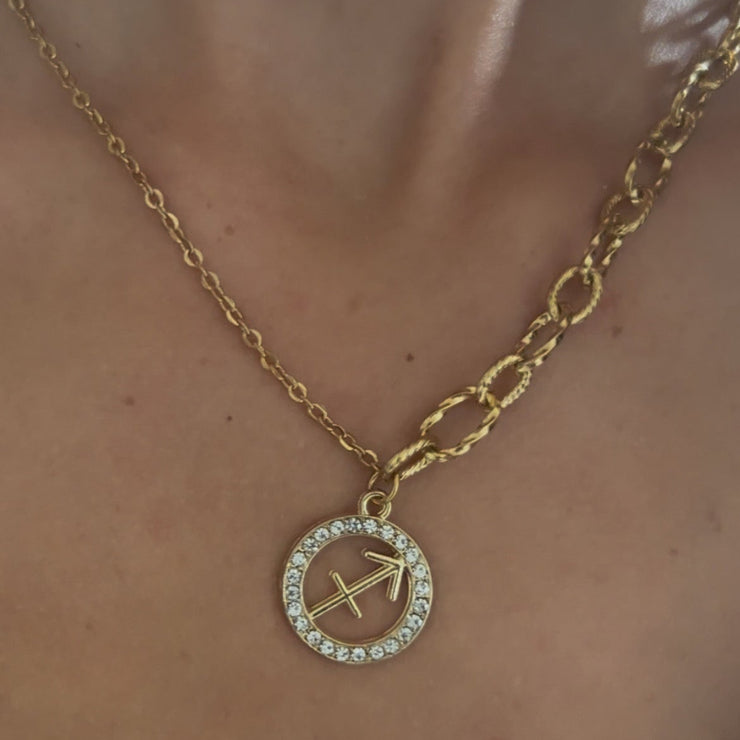 Collier Astro Callista en acier inoxydable pour le Sagittaire, bijou inspirant et libre reflétant l’aventure et la sagesse.