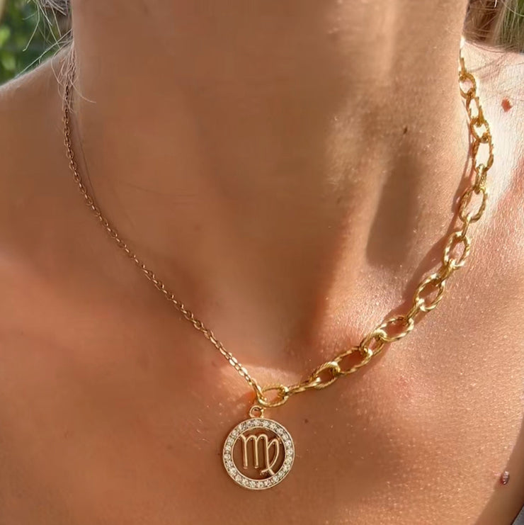 Collier Astro Callista en acier inoxydable pour la Vierge, bijou délicat et précis évoquant la pureté et l’équilibre.