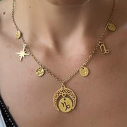 Collier Astro Luna pour le Capricorne, bijou épuré et puissant, symbole de discipline et d’ambition.