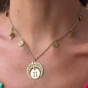 Collier Astro Luna pour le Gémeaux, bijou lumineux qui incarne la curiosité, la légèreté et la dualité de l’esprit.