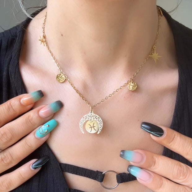Collier Astro Luna pour le Poissons, bijou doux et intuitif, symbole de rêve et de connexion spirituelle.