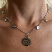 Collier Astro Luna argenté pour le Sagittaire, bijou libre et inspirant, reflet de la quête de vérité et d’aventure.