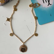 Collier Astro Luna pour le signe astro Vierge, bijou harmonieux et délicat qui reflète la sagesse, la précision et la pureté intérieure.