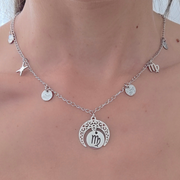 Collier Astro Luna argenté pour la Vierge, bijou harmonieux et délicat qui reflète la sagesse, la précision et la pureté intérieure.