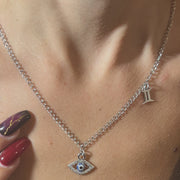 Collier Astro Oriana en acier inoxydable argenté pour le Gémeaux, bijou scintillant incarnant la curiosité, la vivacité et la légèreté d’esprit.