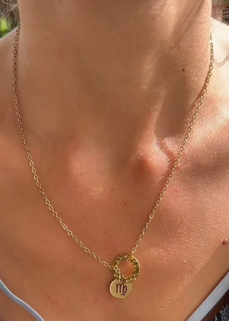 Collier femme Astro Andromeda en acier inoxydable pour la Vierge, bijou délicat et équilibré représentant la pureté, l’ordre et la sagesse intérieure.