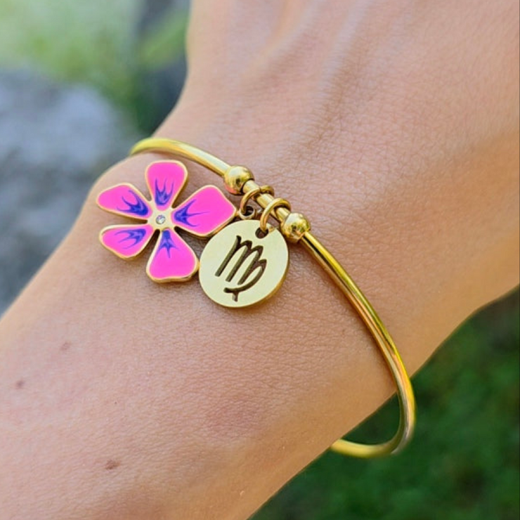 Jonc Astro Flower pour la Vierge, création élégante et raffinée qui évoque la pureté et l’équilibre.