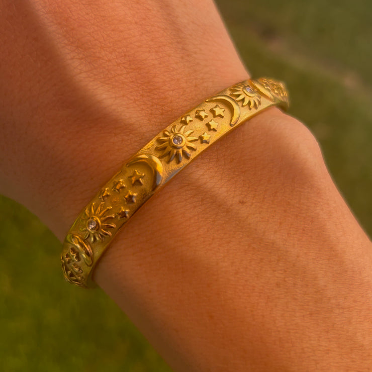 Jonc Céleste en acier inoxydable, bijou inspiré des étoiles et de l’univers, création Therapietra.