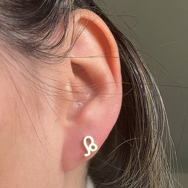 Boucles d’oreilles Astro Saturnia pour le Lion, bijou rayonnant qui incarne la puissance et la confiance.