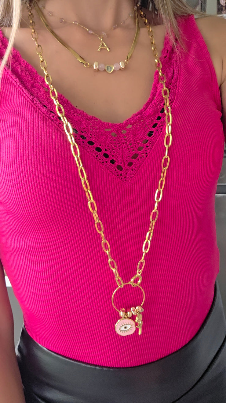 Collier long Élaris en acier inoxydable doré, création Therapietra. Sautoir Protection Rose symbolisant la bienveillance et la sécurité du cœur.